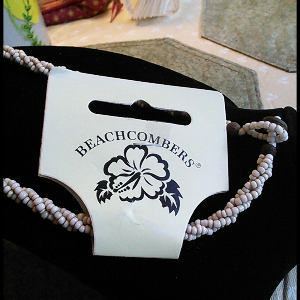 Beachcombers Shell Necklace - Picture 4 of 7